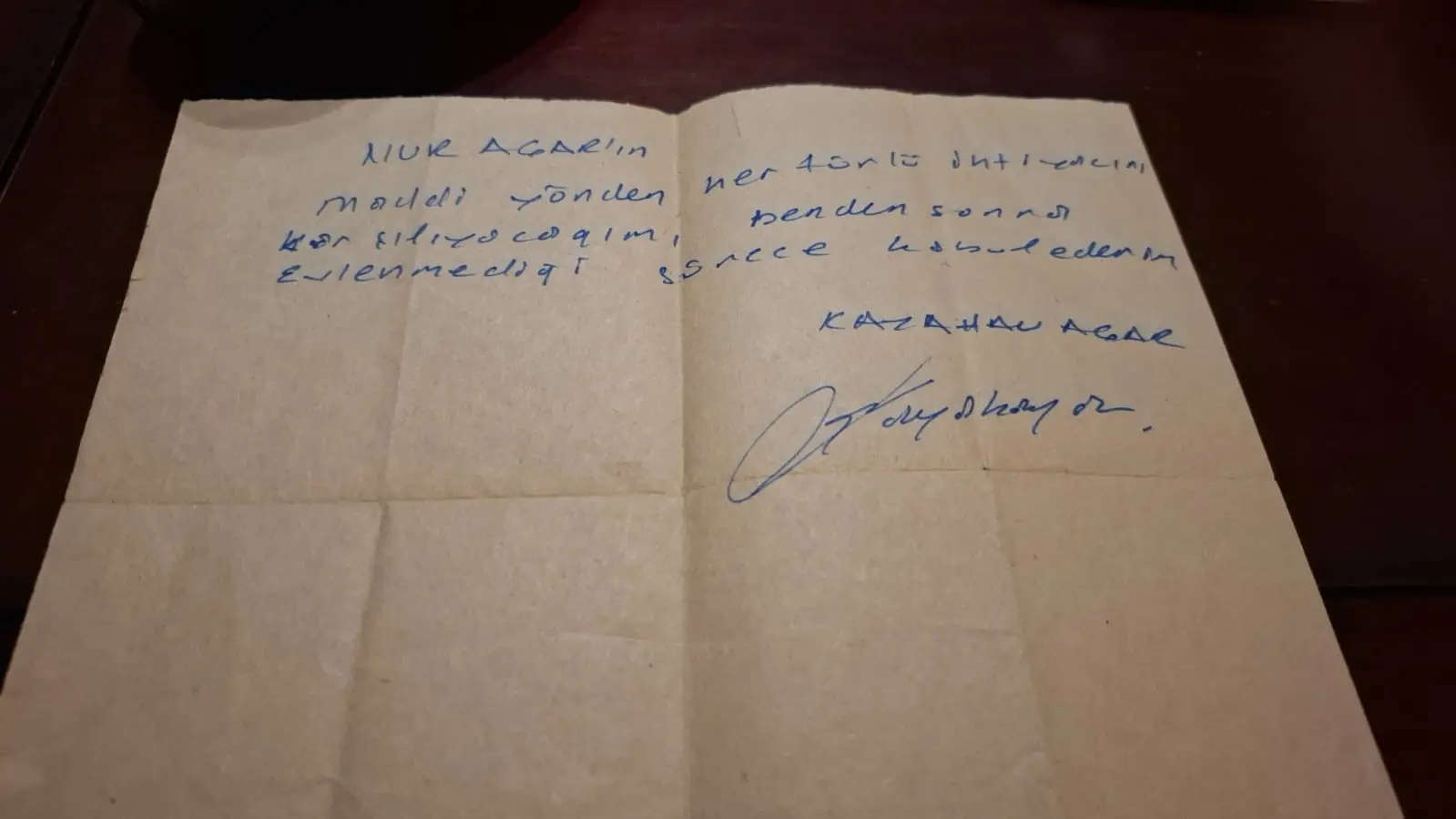 Beste Açar, 3 Nisan 2015’te hayatını kaybeden babası Kayahan’ın şarkılarının