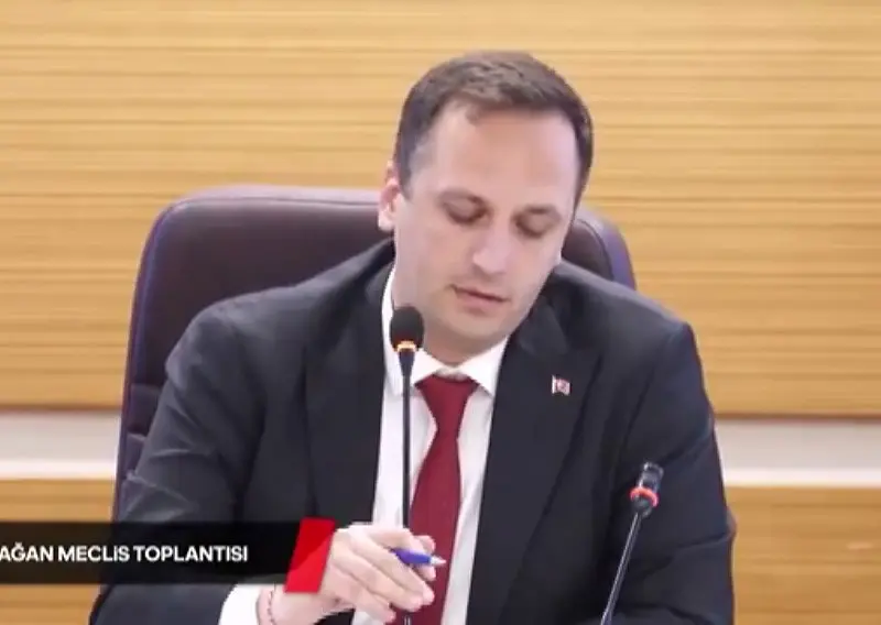 “Rüşvet, yolsuzluk ve görevi kötüye kullanma” suçlarından tutuklanan, sorasında görevden