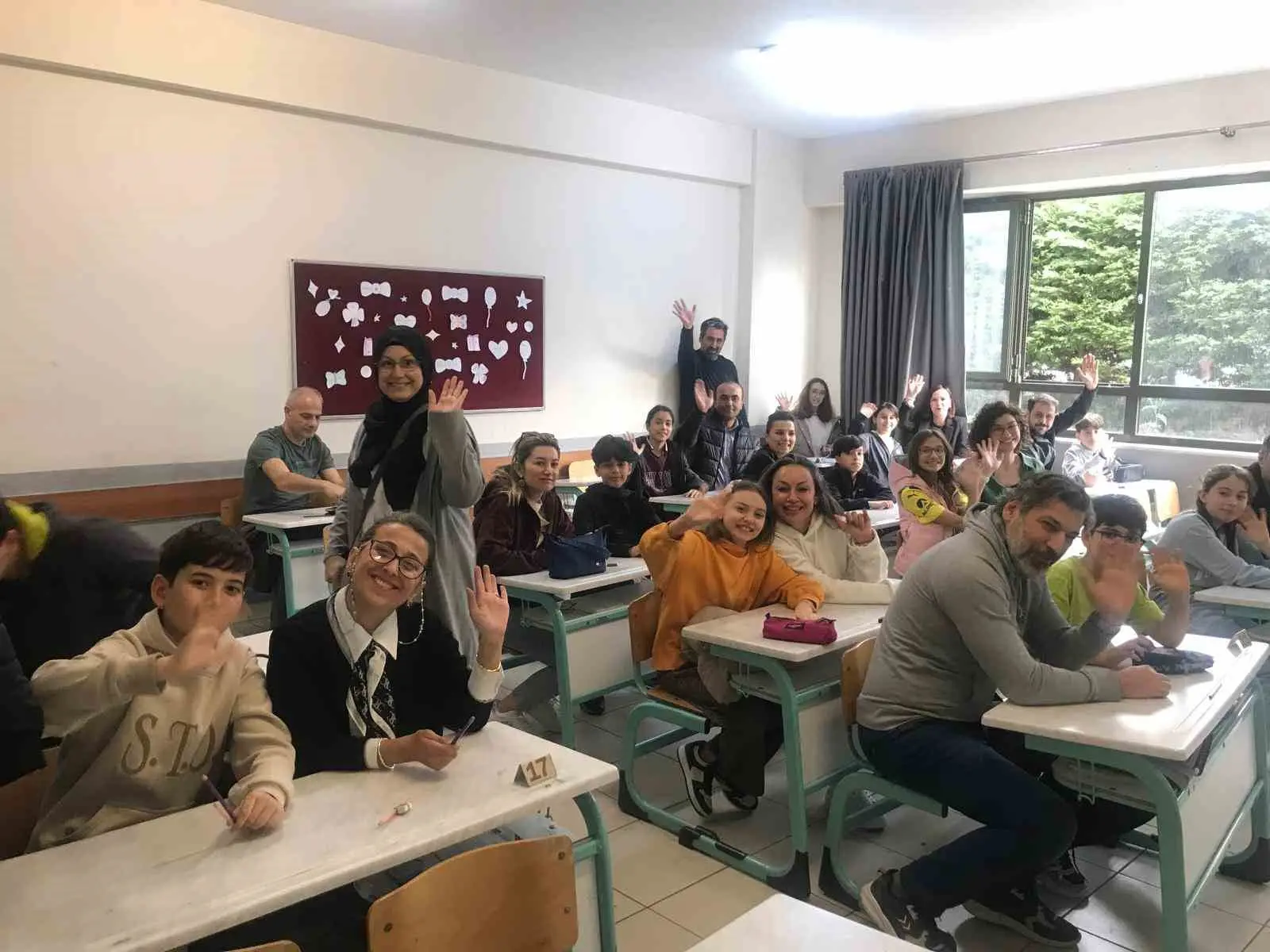 Okullarda yaşanan saldırı olaylarıyla milletçe yaşadığımız kötü günlerde bir nebze