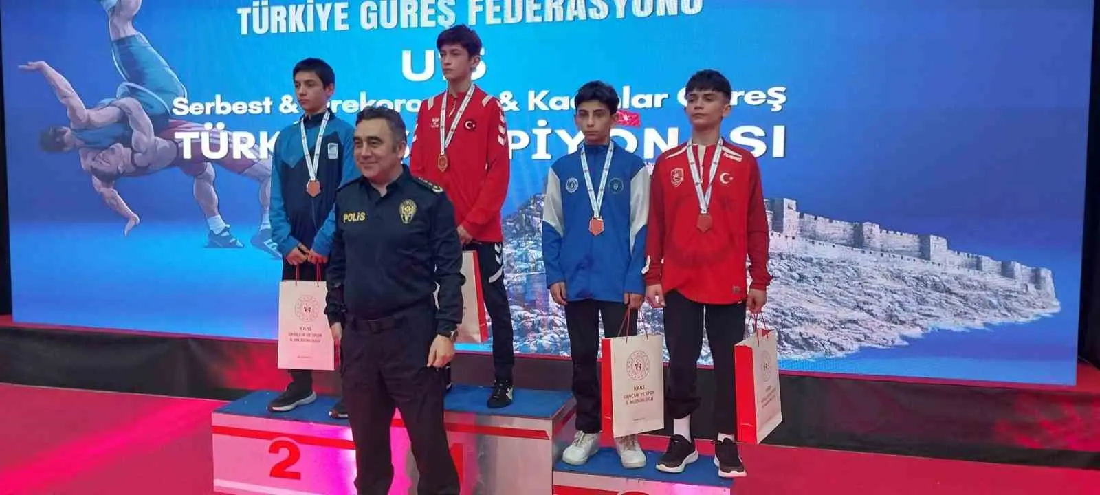 Türkiye Güreş Federasyonu tarafından Kars’ta düzenlenen U15 Türkiye Güreş Şampiyonası’nda