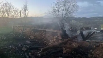 Bursa’nın İnegöl ilçesinde çıkan yangında 2 katlı ev küle döndü.