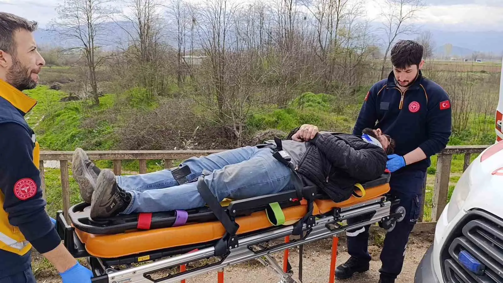 Bursa’nın İnegöl ilçesinde 3 aracın karıştığı zincirleme trafik kazasında 4