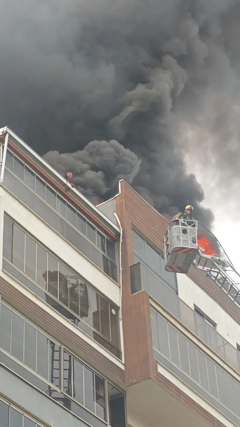 Bursa’nın merkez Yıldırım ilçesinde 8 katlı sitenin çatı katında çıkan