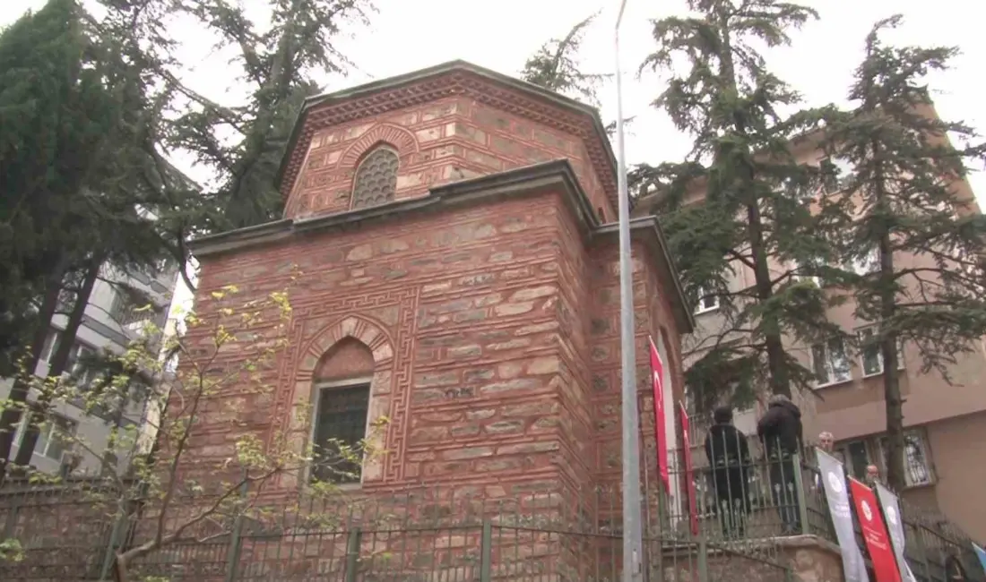 Bursa’da 15’inci yüzyıldan kalma Abdüllatif Kudsi Türbesi, düzenlenen törenle yeniden