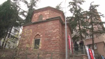 Bursa’da 15’inci yüzyıldan kalma Abdüllatif Kudsi Türbesi, düzenlenen törenle yeniden