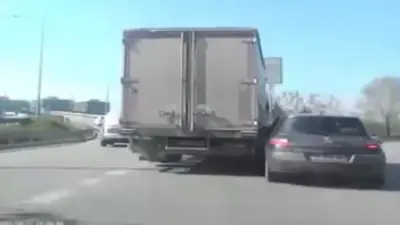 Bursa’nın Osmangazi ilçesinde Avrupa Konseyi Bulvarı üzerindeki yol ayrımında meydana