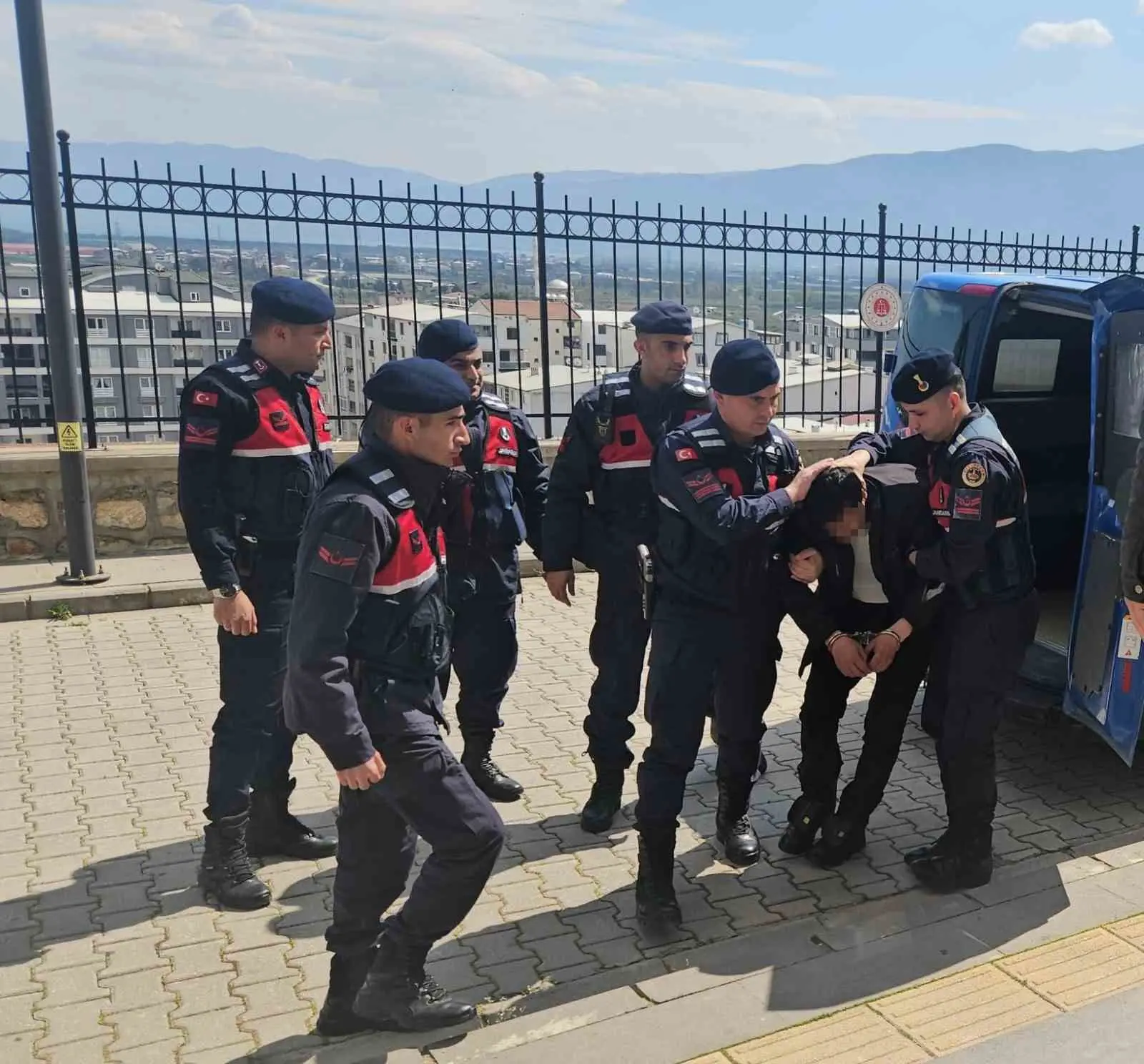 Bursa’nın Orhangazi ilçesinde bir baba ile oğlunu öldürdüğü, diğer oğlunu