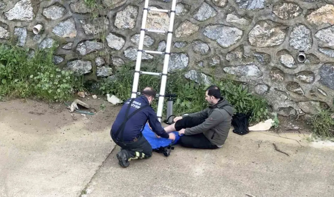 Bursa’nın Kestel ilçesinde çocuğunun kaçan topunu almak isterken dereye düşen