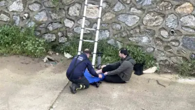 Bursa’nın Kestel ilçesinde çocuğunun kaçan topunu almak isterken dereye düşen