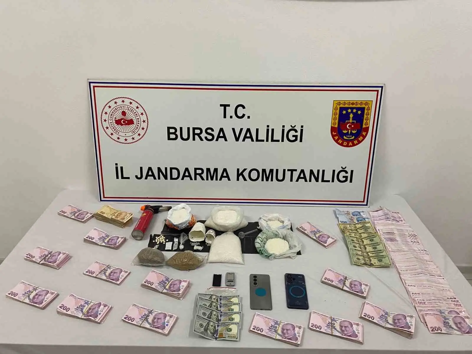 Bursa’nın Yıldırım ilçesinde jandarma ekiplerinin uyuşturucuyla mücadele kapsamında yürüttüğü çalışmalar