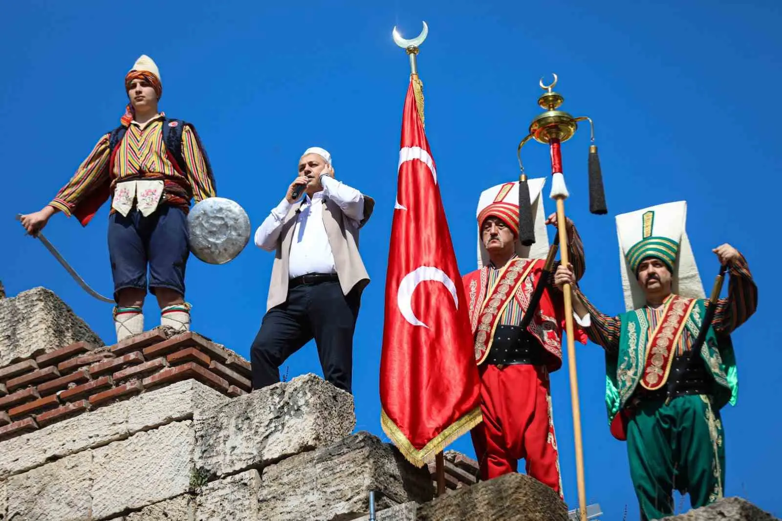 Bursa’nın fethinin 700. yıl dönümü dolayısıyla Pınarbaşı Fetih Kapısı’nda düzenlenen