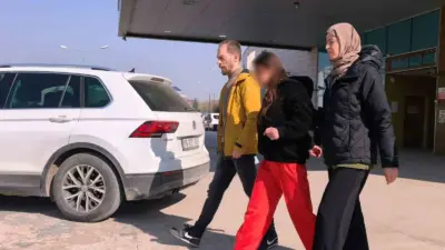 Bursa’nın İnegöl ilçesinde iki genç kız arasında çıkan bıçaklı kavgada