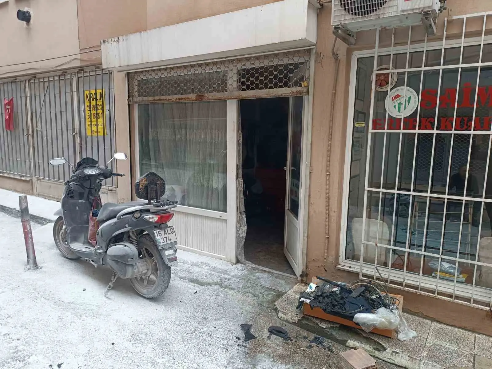 Bursa’da bir motosiklet tamir dükkanında jeneratörden çıkan yangın paniğe sebep