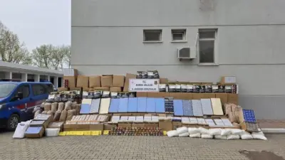 Bursa’nın Yıldırım ilçesinde jandarma ekiplerince düzenlenen kaçakçılık operasyonunda, milyonlarca adet