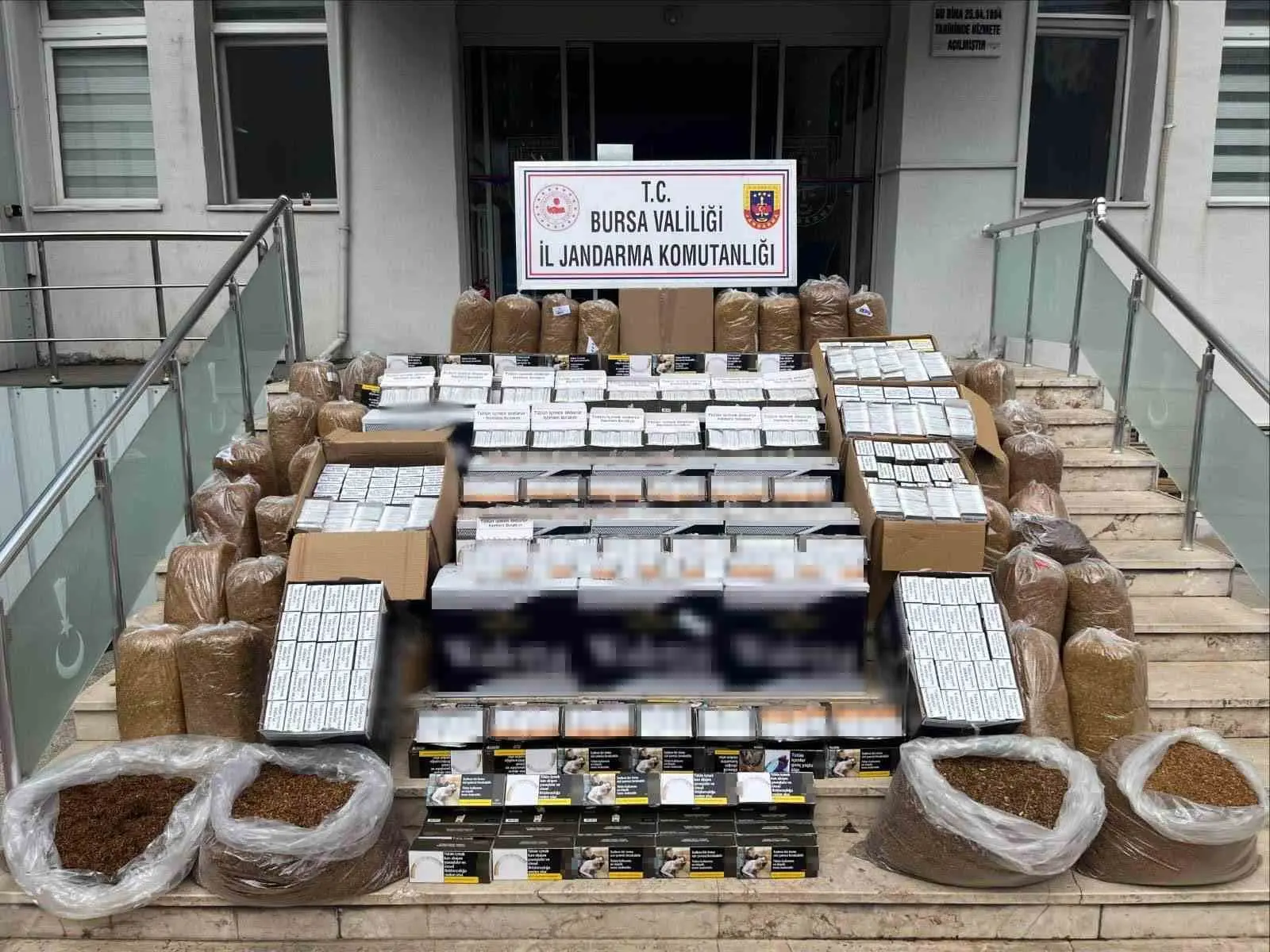 Bursa’nın Gemlik ilçesinde jandarma ekipleri düzenlenen operasyonda 205 bin adet