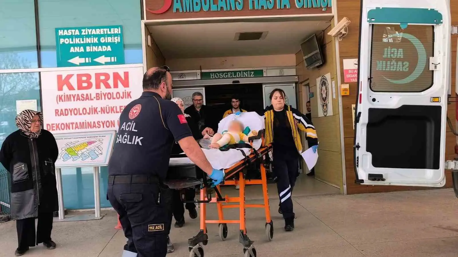 Bursa’nın İnegöl ilçesinde meydana gelen olayda, çaydanlıktaki kaynar suyun üzerine