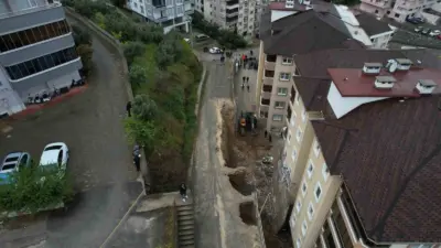 Bursa’nın Mudanya ilçesinde etkili olan yağışın ardından çöken istinat duvarının