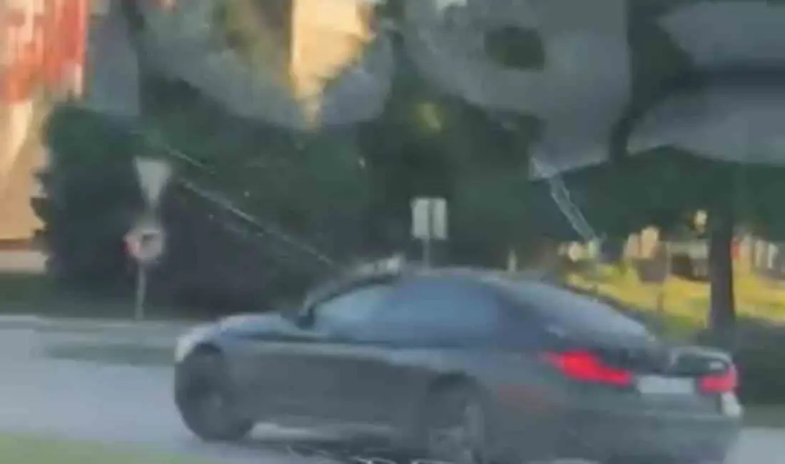 Bursa’da trafiğe açık yolda bir otomobil sürücüsü drift atarak hem