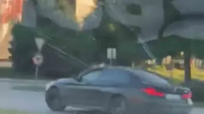 Bursa’da trafiğe açık yolda bir otomobil sürücüsü drift atarak hem