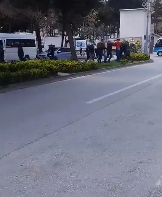 Bursa’nın Orhangazi ilçesinde park yeri nedeniyle çıkan tartışma kısa sürede