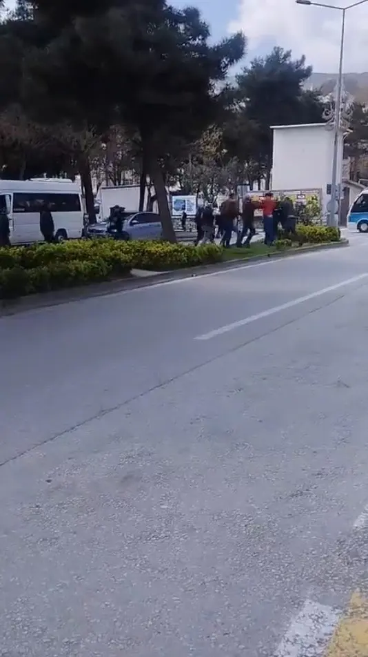 Bursa’nın Orhangazi ilçesinde park yeri nedeniyle çıkan tartışma kısa sürede