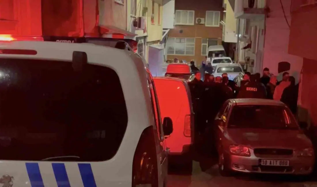 Bursa’da gece saatlerinde komşular arasında çıkan park yeri tartışması kısa