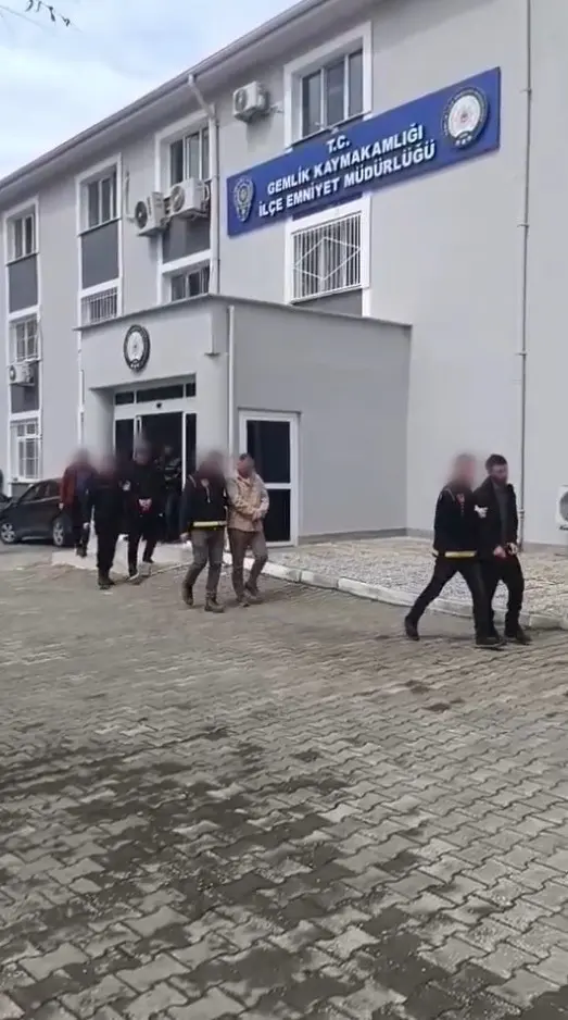 Bursa’nın Gemlik ilçesinde meydana gelen silahlı yaralama olayının şüphelileri, polis