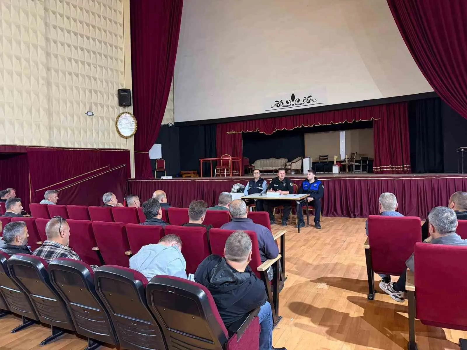 Bursa’da Şoförler Cemiyeti Başkanlığı tarafından düzenlenen trafik eğitimi programında, okul