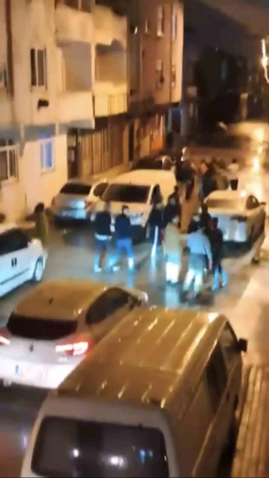 Bursa’da iki grup arasında çıkan kavga mahalleyi adeta savaş alanına