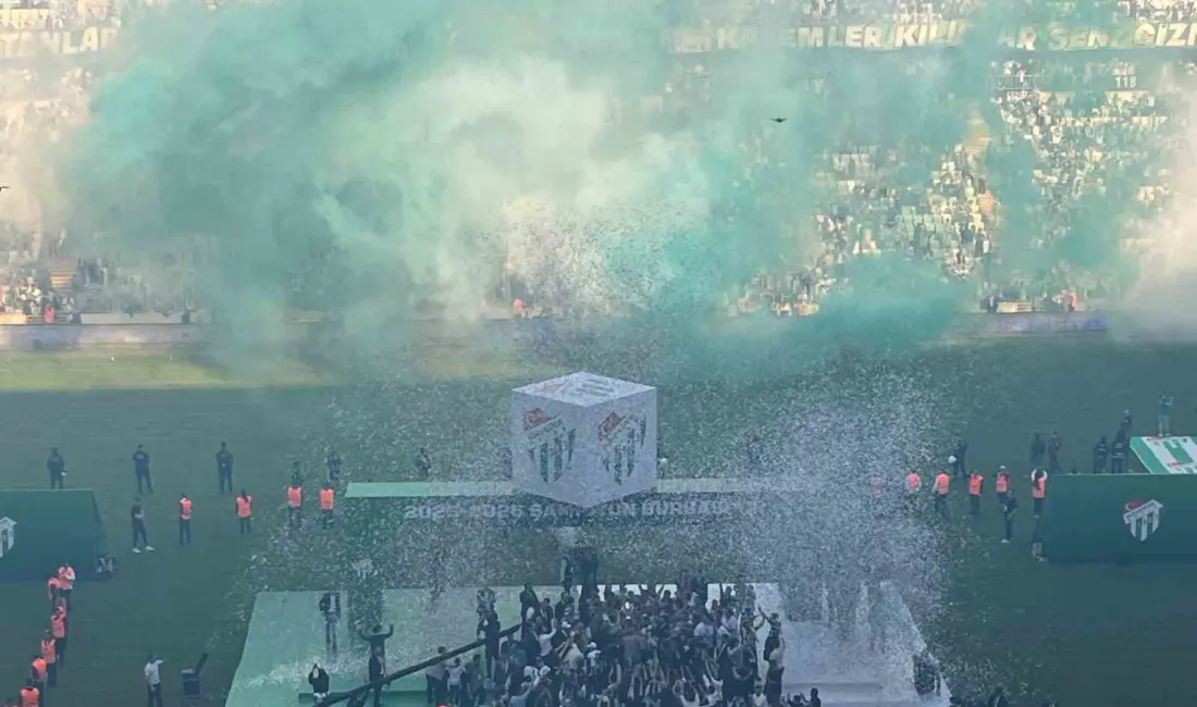 Bursaspor’un şampiyonluk sevinci, Atatürk Matlı Stadyumu’nda düzenlenen görkemli kutlamalarla taçlandı.