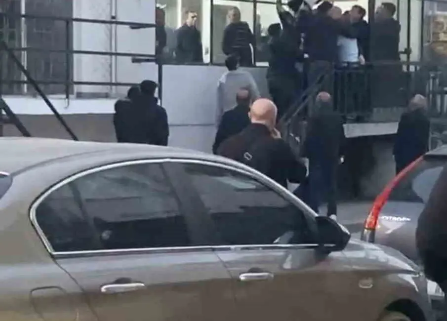 Bursa’da iki grup arasında çıkan tekmeli sopalı kavga cep telefonu