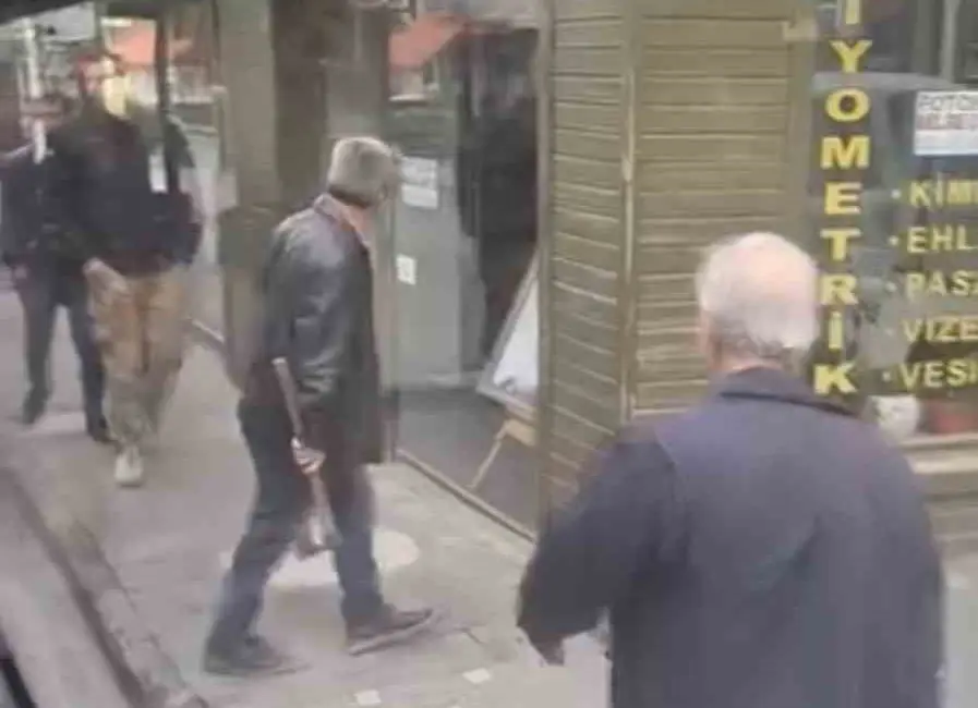 Bursa’da otobüs ile kamyonet sürücüsü arasında çıkan trafik tartışması, şüphelinin