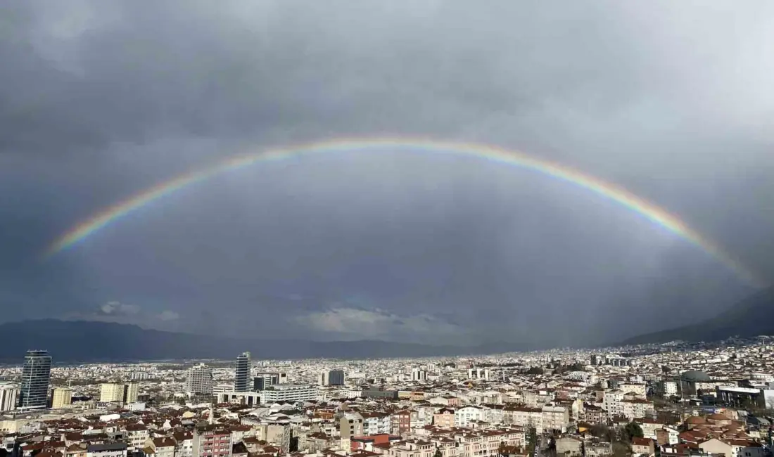 Bursa’da etkili olan yağışın ardından ortaya çıkan gökkuşağı görsel şölen