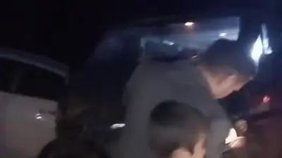 Bursa Orhaneli yolu üzerinde kopan kayalar seyir halindeki araçların üzerine