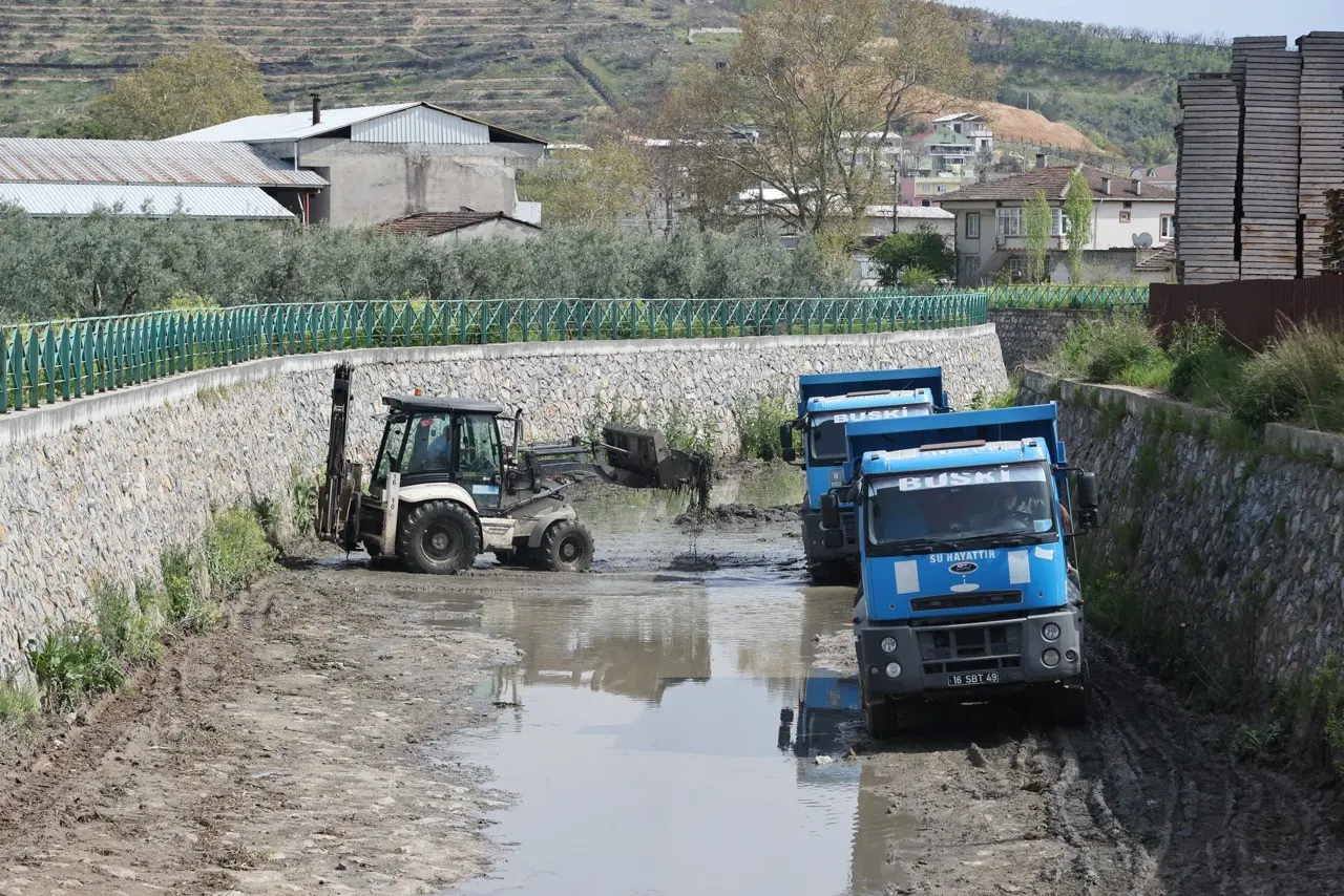 Bursa Büyükşehir Belediyesi BUSKİ Genel Müdürlüğü ekipleri, muhtemel yağışların neden