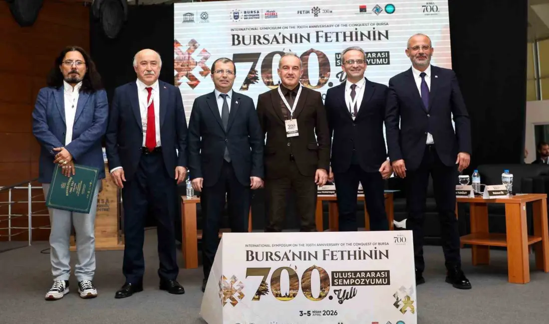 Bursa Büyükşehir Belediyesi’nin düzenlediği ‘Bursa’nın Fethi’nin 700. Yılı Uluslararası Sempozyumu’nda,
