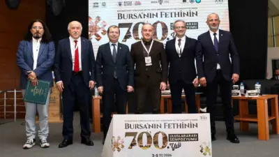 Bursa Büyükşehir Belediyesi’nin düzenlediği ‘Bursa’nın Fethi’nin 700. Yılı Uluslararası Sempozyumu’nda,