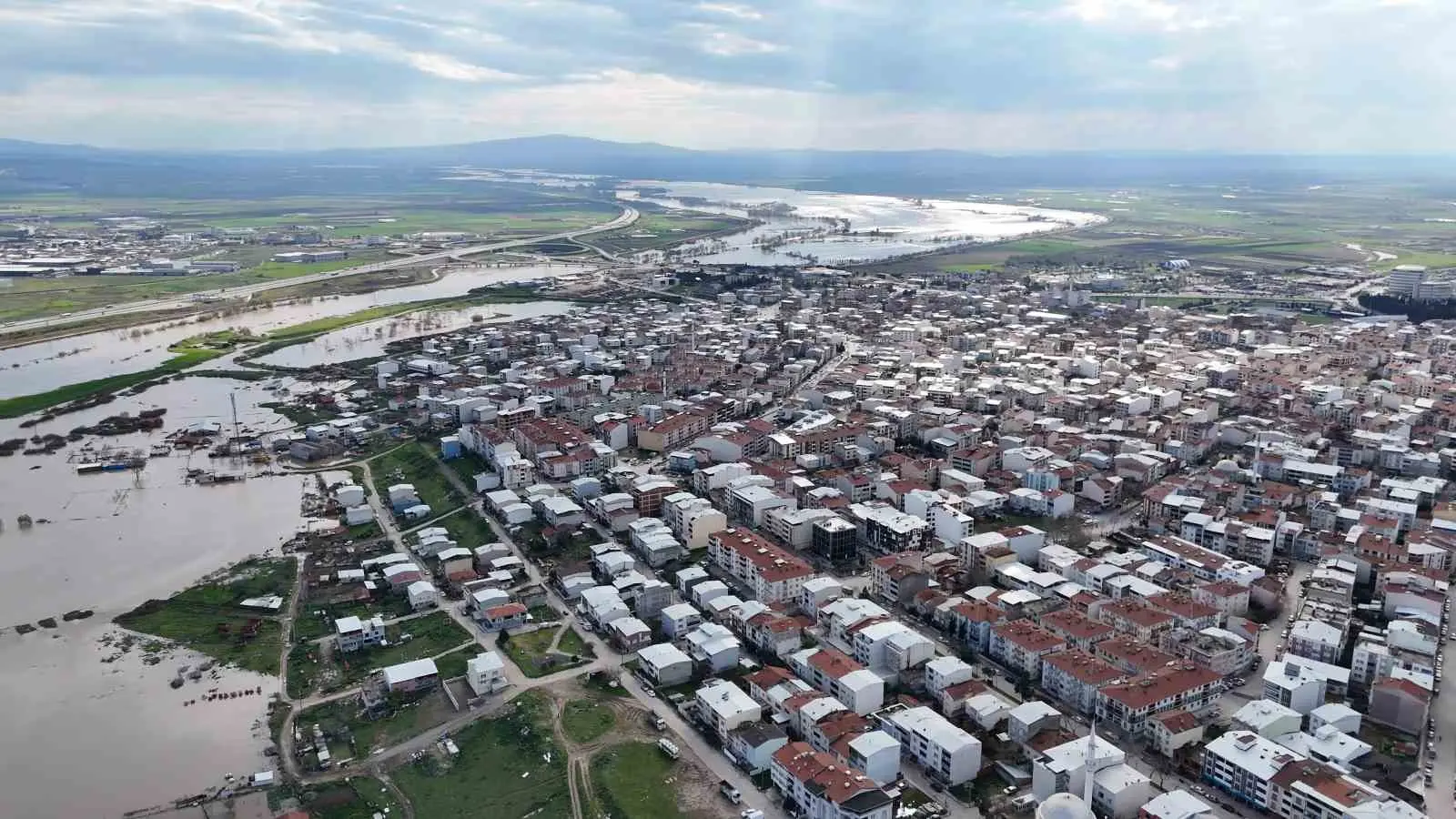 Bursa’da 3 gün aralıksız yağan yağmurların ardından Karacabey ilçesine bağlı