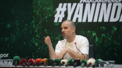 Bursaspor Teknik Direktörü Mustafa Er, düzenlediği basın toplantısında yeni sezon