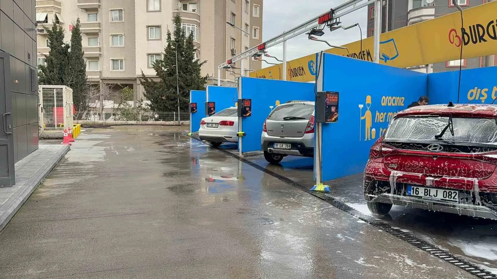 Gemlik’te gece saatlerinde etkili olan çamur yağışı, sabah saatlerinde ilçe