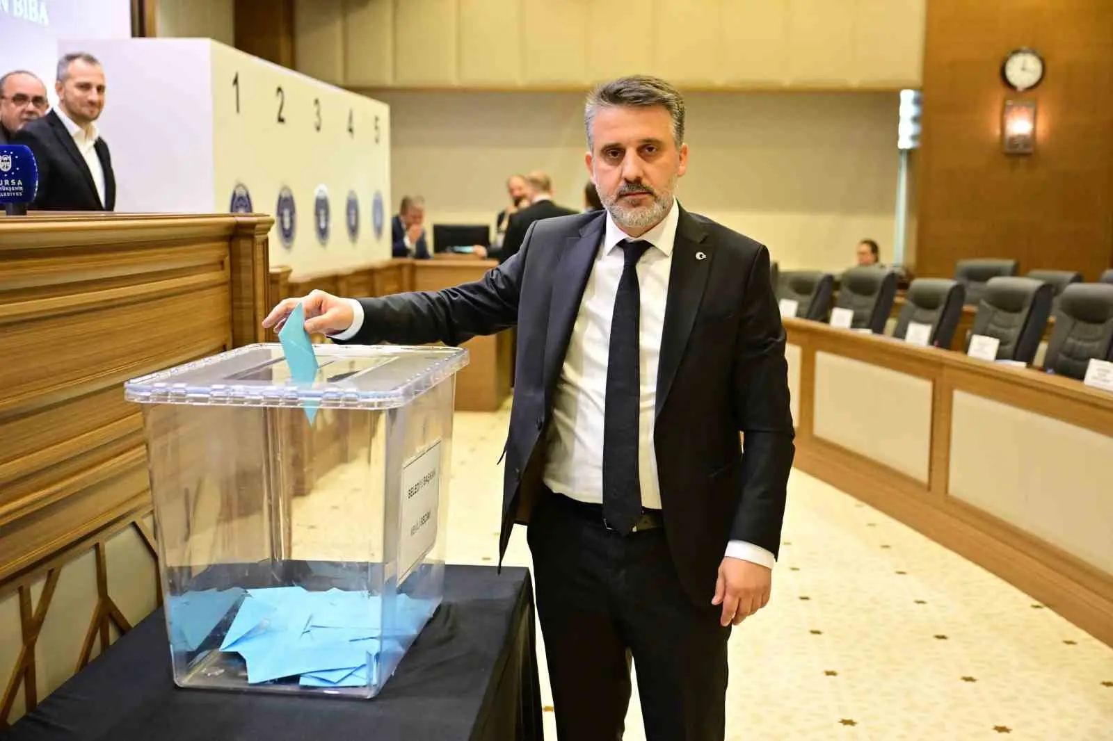 Mustafa Bozbey’in tutuklanıp görevden uzaklaştırılmasının ardından Bursa Büyükşehir Belediye Meclisinde,