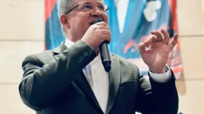 Çalışma ve Sosyal Güvenlik Bakanı Prof. Dr. Vedat Işıkhan, bir