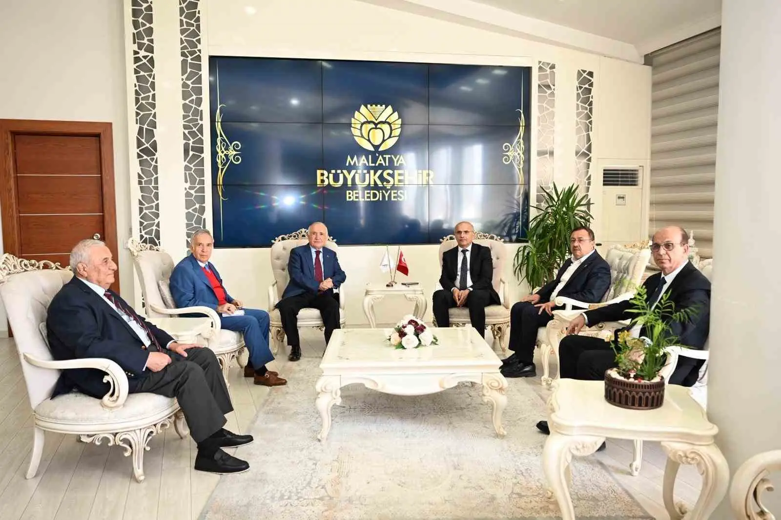 Cumhurbaşkanlığı Yüksek İstişare Kurulu Üyesi ve Türkiye Büyük Millet Meclisi