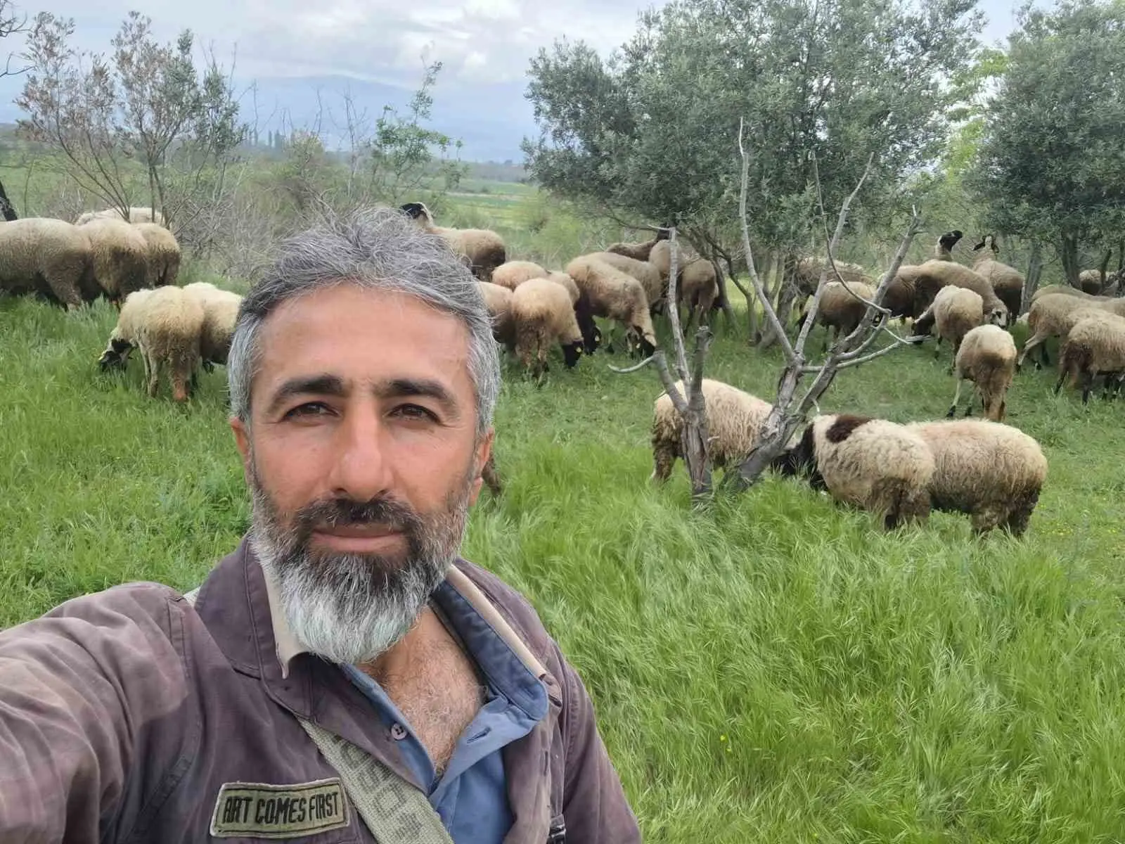 Denizli’nin Pamukkale ilçesinde büyükbaş hayvancılığı bırakarak küçükbaş üretime yönelen iki