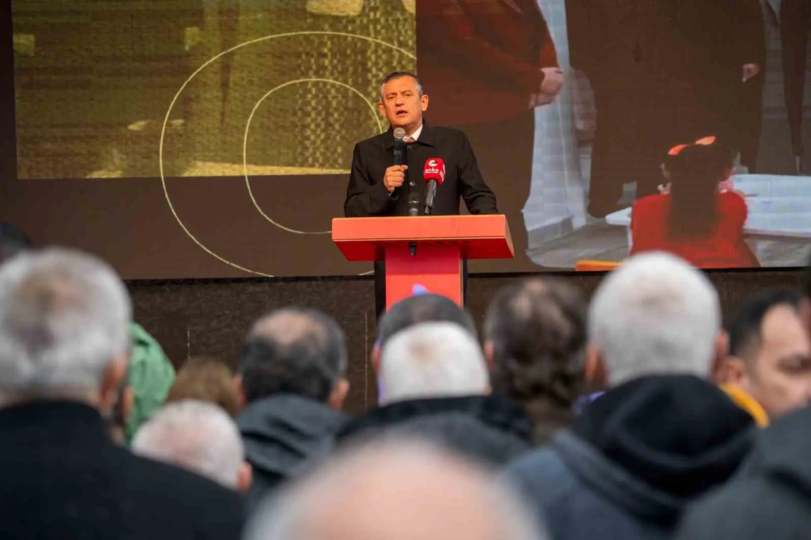 CHP Genel Başkanı Özgür Özel, “Parti büyük bir saldırı altında