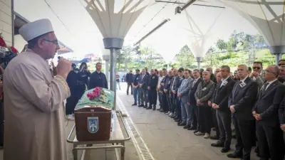 Cumhuriyet Halk Partisi (CHP) Genel Başkanı Özgür Özel, gazeteci ve