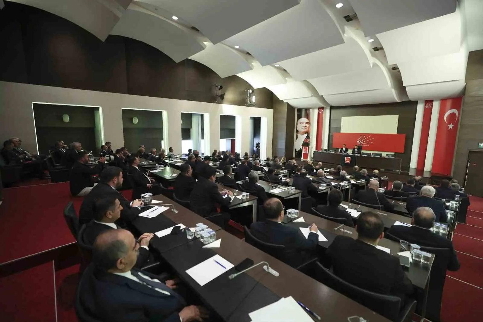 Cumhuriyet Halk Partisi (CHP) Genel Başkanı Özgür Özel, partisinin İl