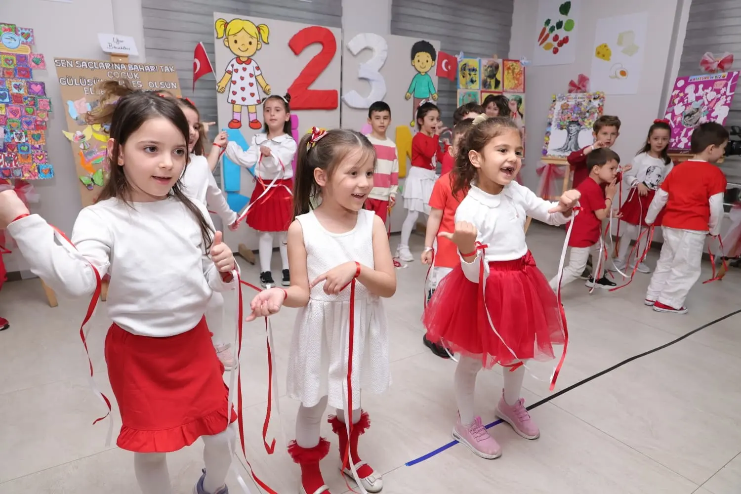 Osmangazi Belediyesi’nin kreş ve gündüz bakım evlerinde eğitim gören öğrenciler,