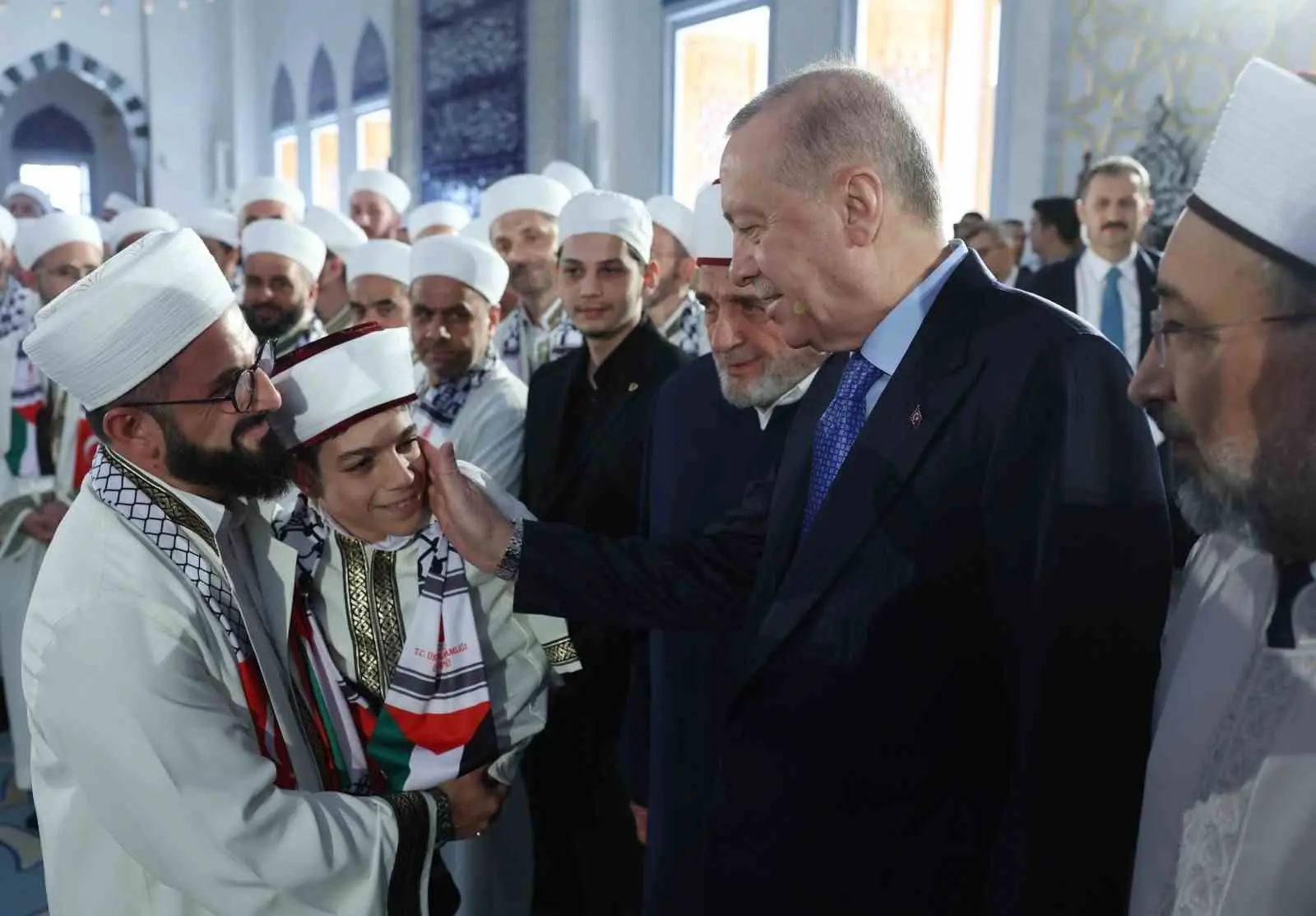 Cumhurbaşkanı Erdoğan, Büyük Çamlıca Camii’nde gerçekleştirilen 333 hafızın icazet aldığı,