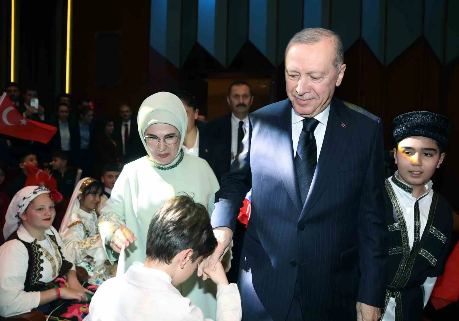 Cumhurbaşkanı Recep Tayyip Erdoğan, “İnsanlık zincirinin ebediyet halkası olan siz